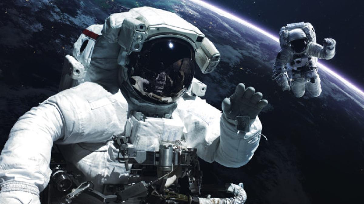 astronaut_abstract_space_wallpaper_universe_filled_with_stars_nebulas_galaxies_planets_112293_94_16598200