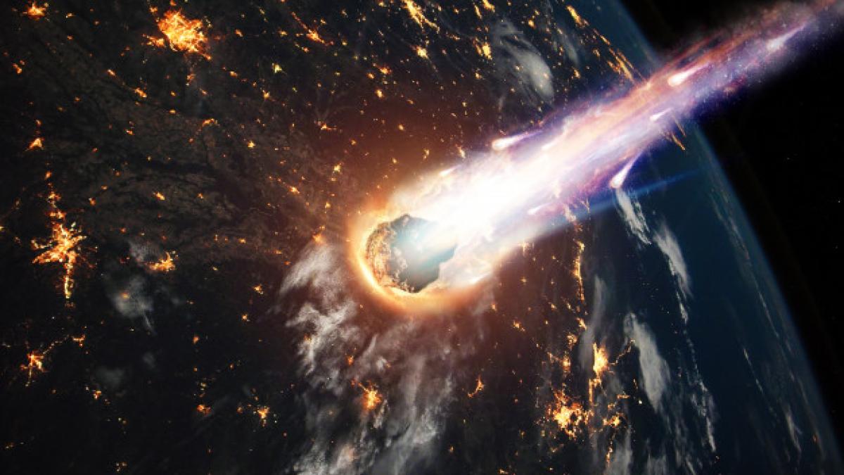 comet_asteroid_meteorite_glows_enters_earth_s_atmosphere_attack_meteorite_meteor_rain_99433_731_03314400
