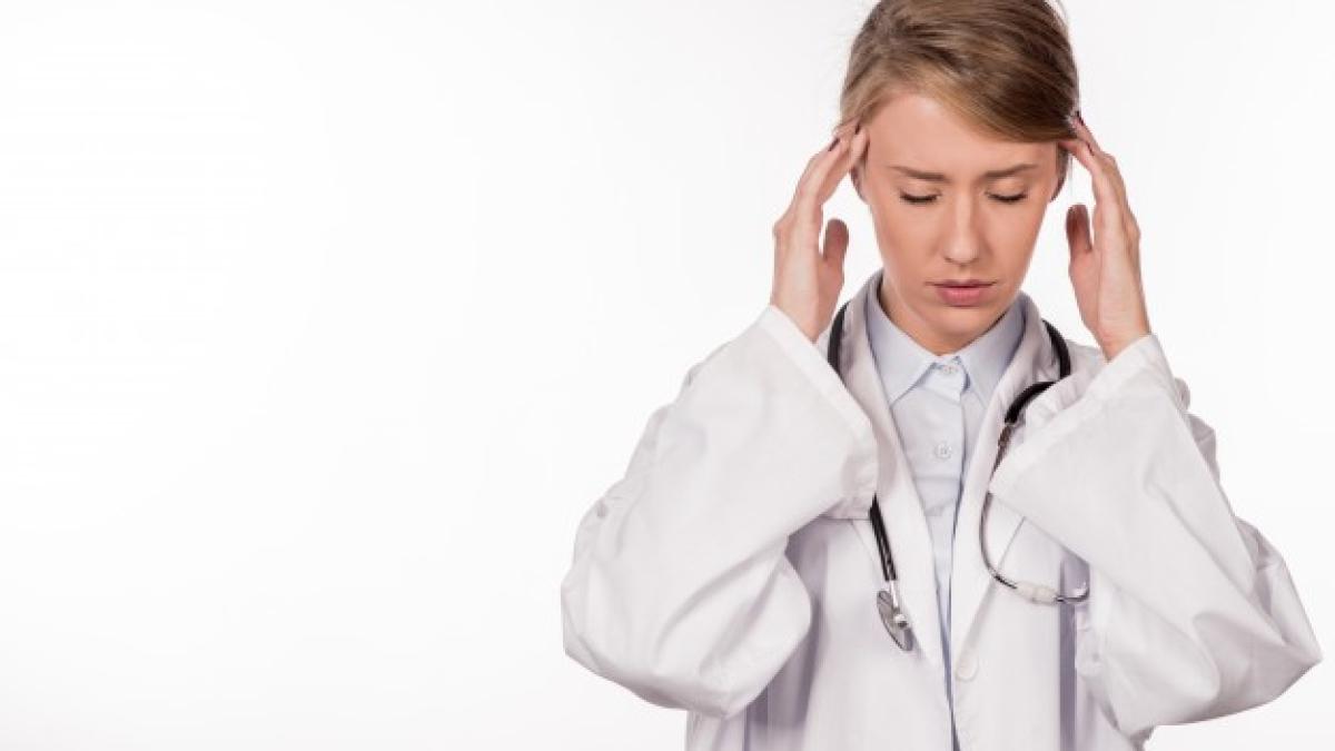 doctor_stressed_migraine_headache_people_health_care_prof_1391_24_40076400