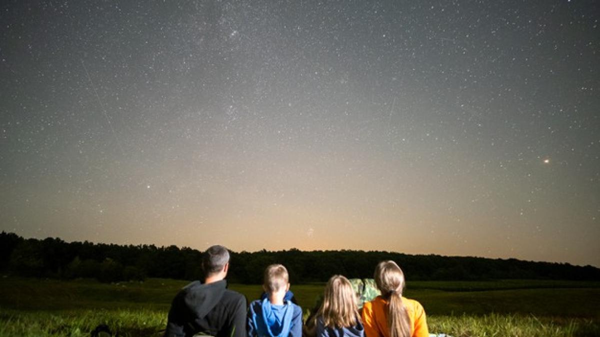 happy_family_resting_night_field_looking_dark_sky_with_many_bright_stars_parents_children_observing_meteor_shower_127089_10637_67107800