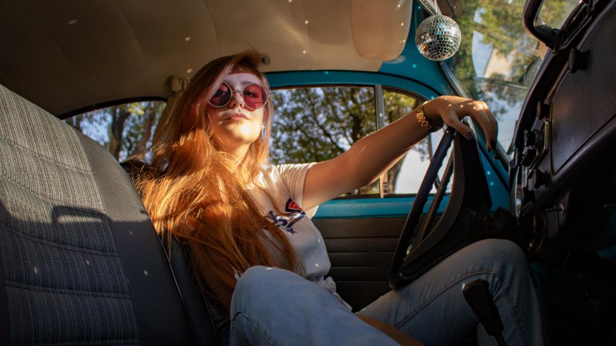 femeie_sofer_volan_masina_72816800