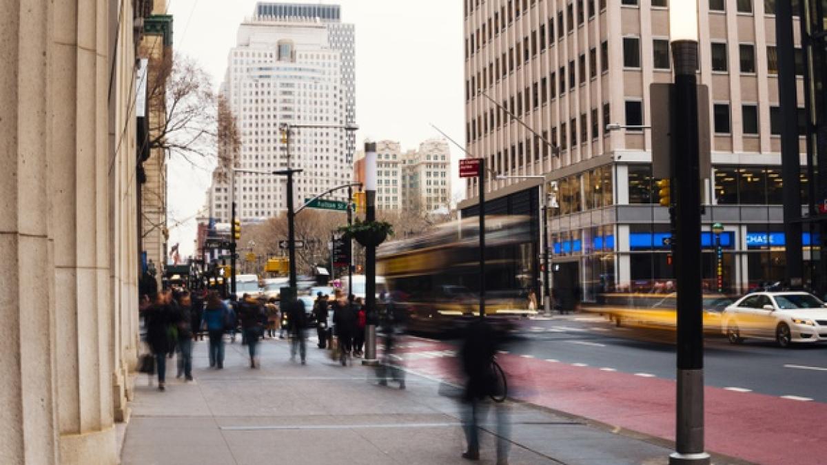 busy_city_street_with_blurred_people_23_2148184298_44863600