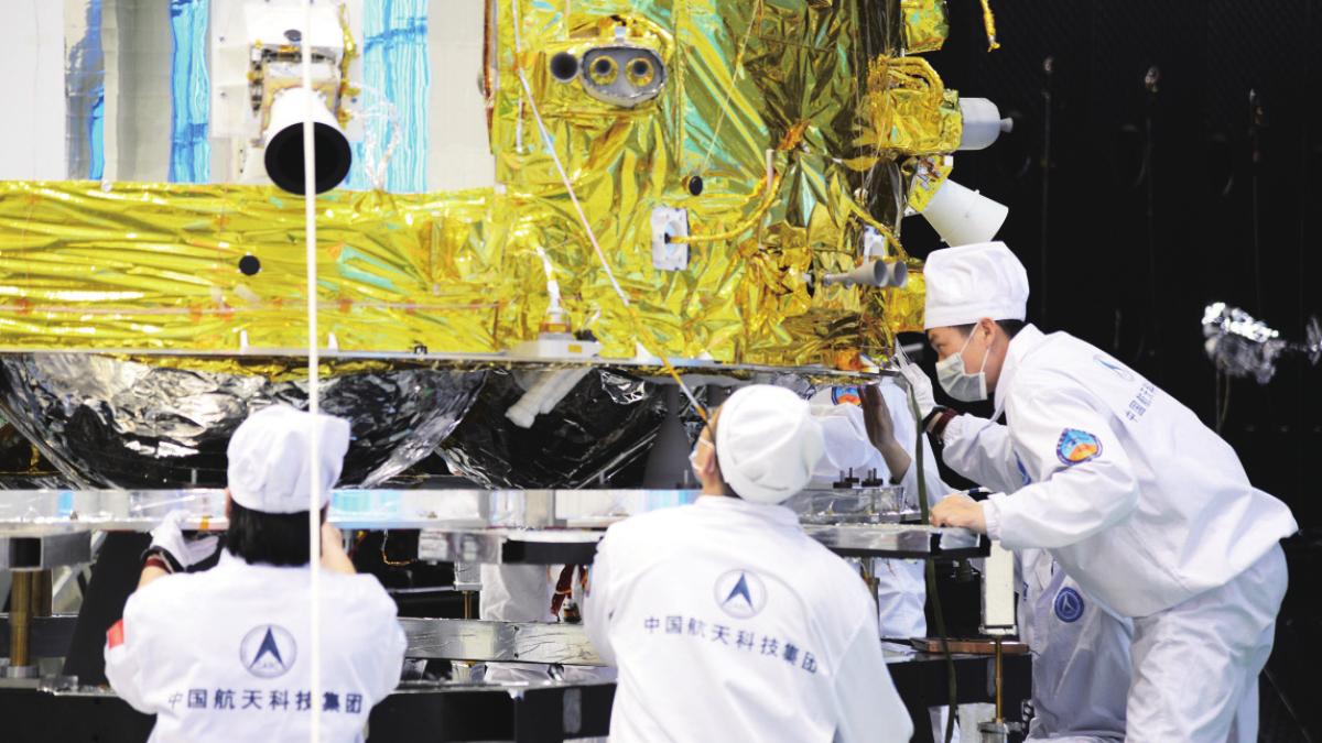 China s-a dus să sape pe Lună. Robotul a aselenizat VIDEO