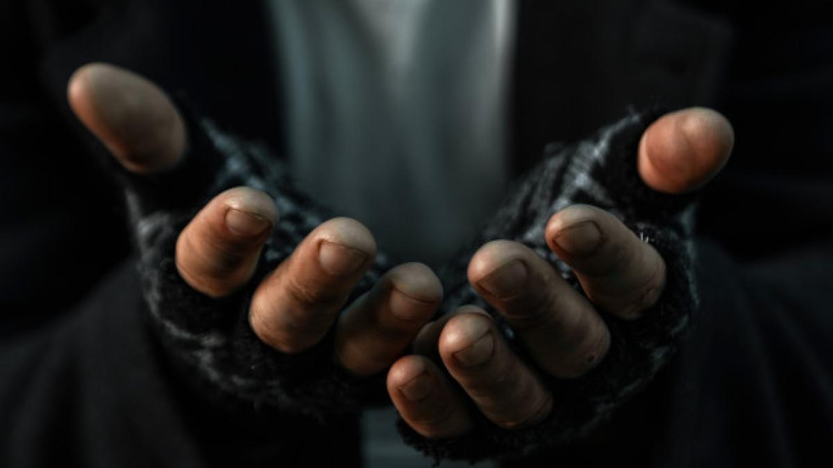 hands_close_up_poor_old_man_beggar_begging_you_help_sitting_dirty_slum_99433_1589_62120300