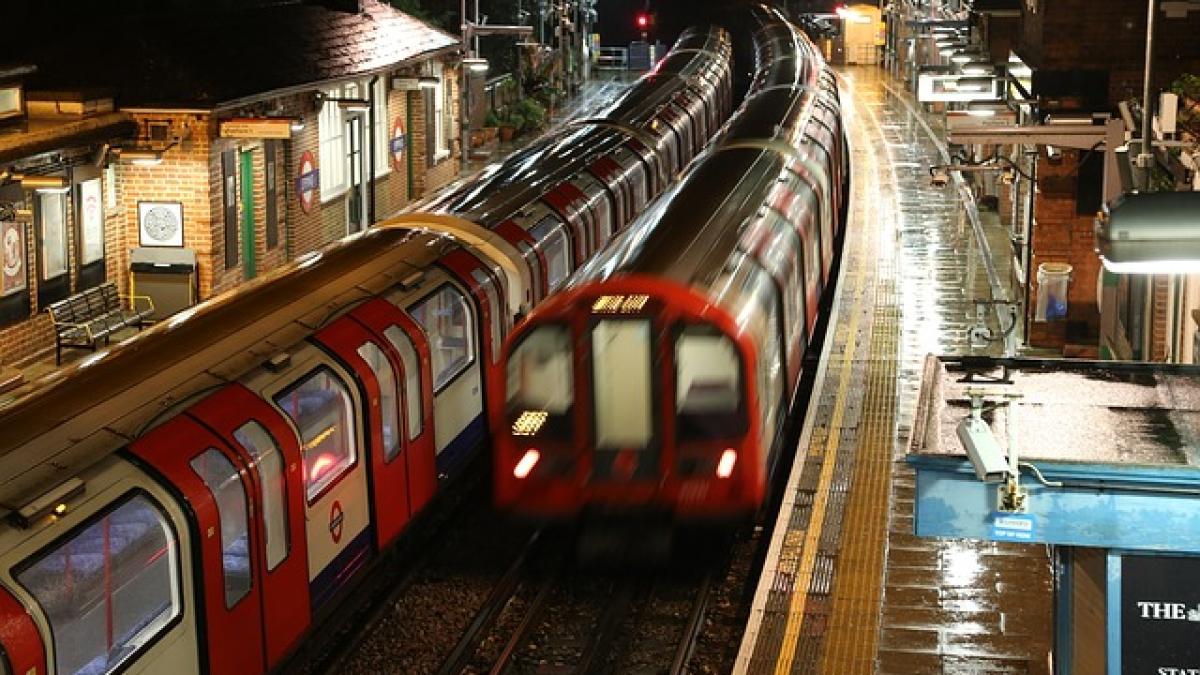 tren_noapte_35359400