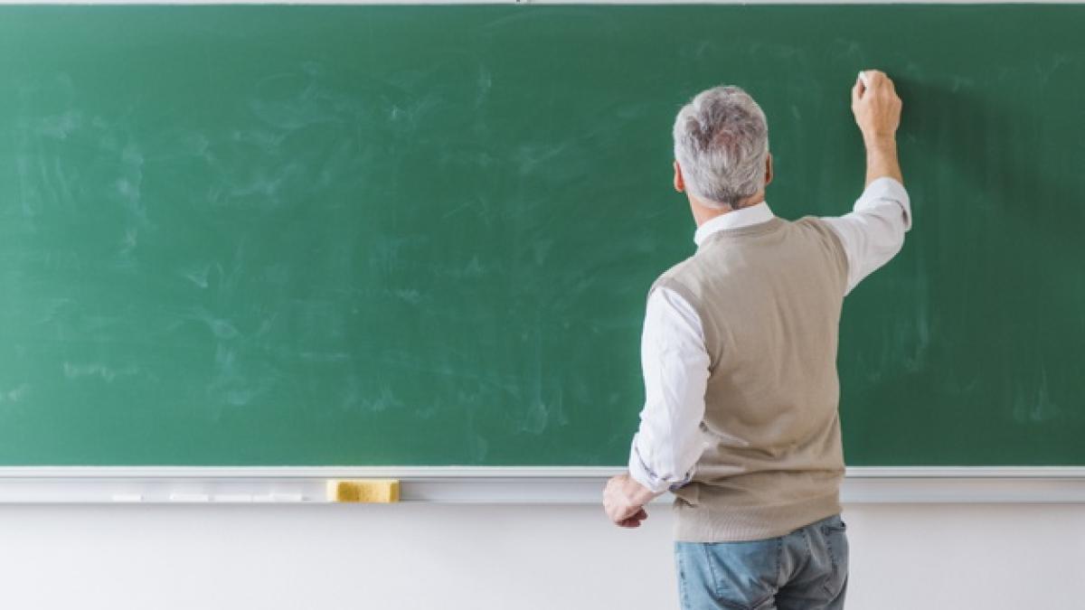 senior_male_professor_writing_blackboard_with_chalk_23_2148200954_00618000