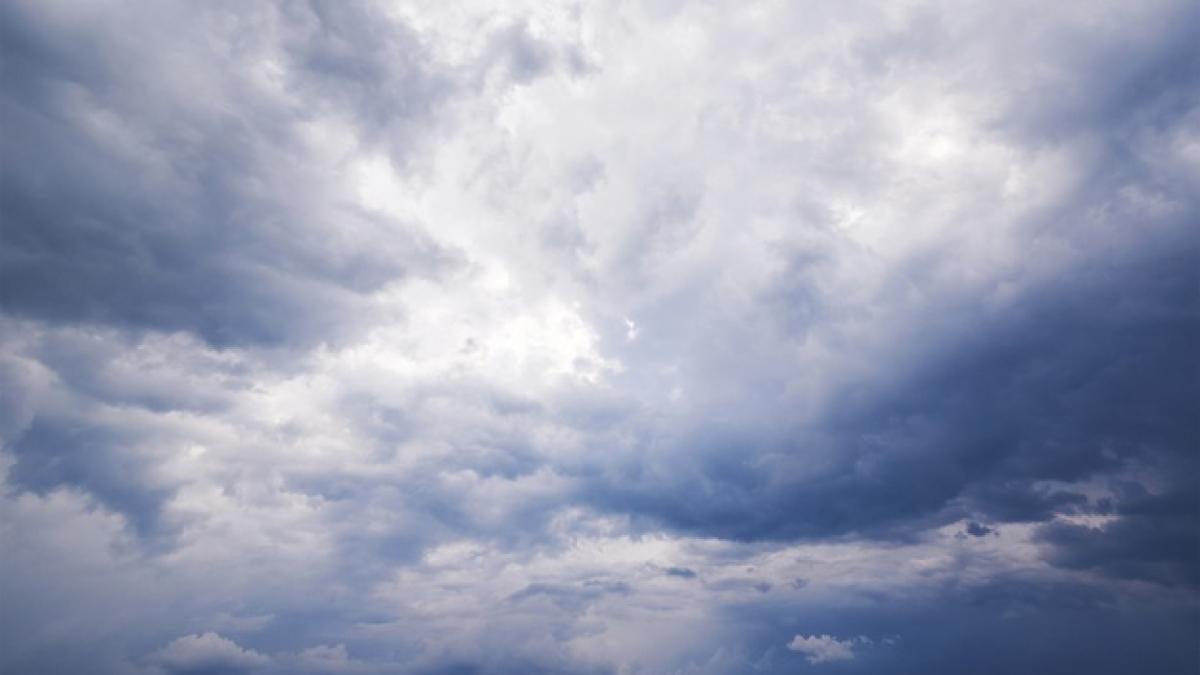 cloudy_stormy_black_white_dramatic_sky_146671_19382_07022700