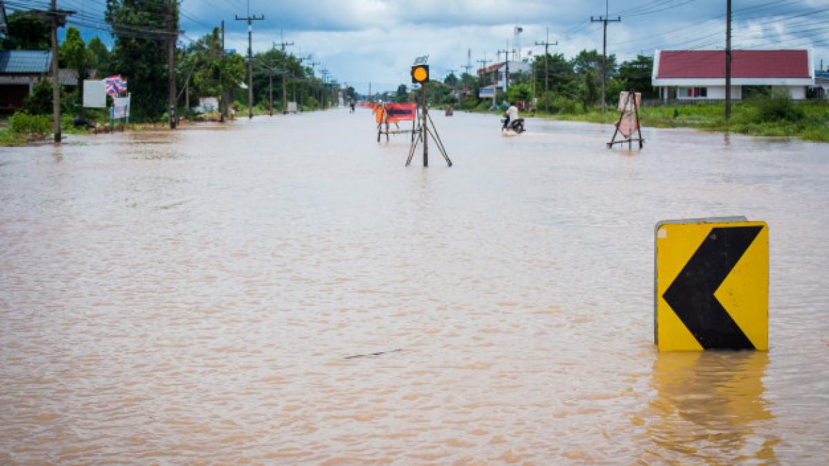road-closed-because-flooding_50401-12_54522500