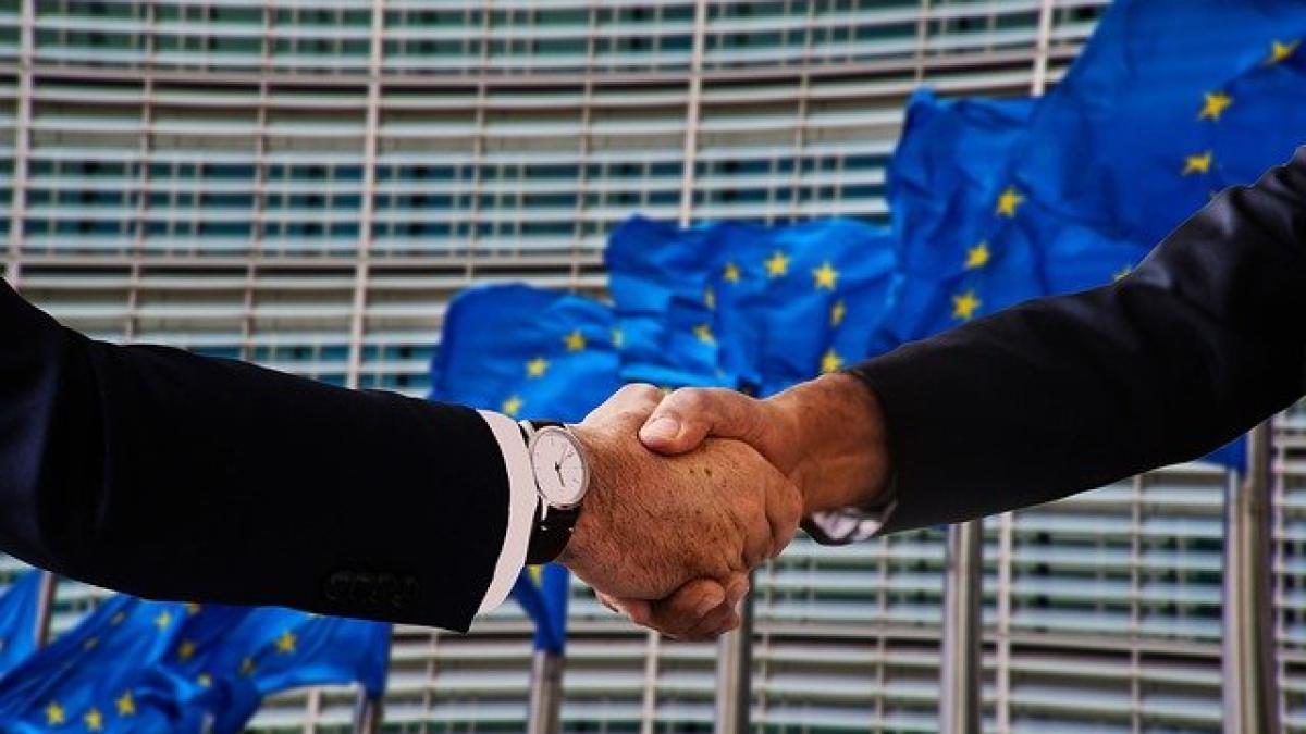 handshake-4698429_640_43267700