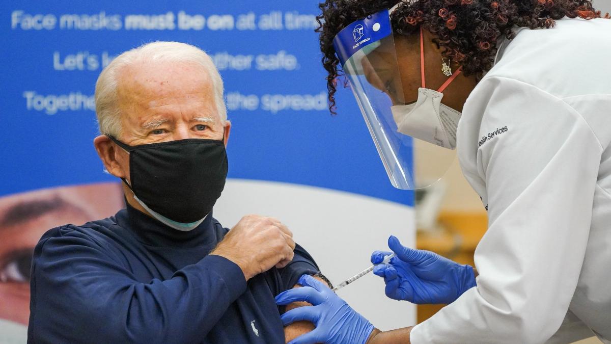 Joe Biden s-a vaccinat. Peste 18 milioane de cazuri în SUA VIDEO