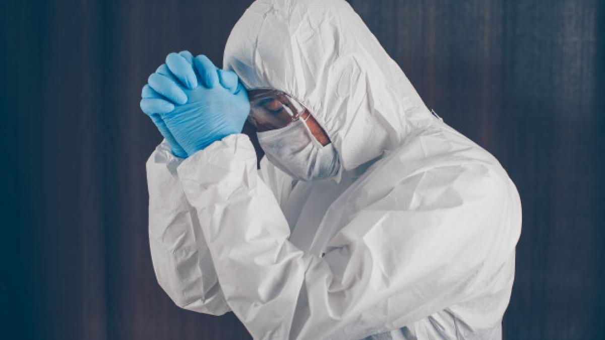 doctor-being-thankful-mask-gloves-protective-suit_176474-3598_18998600