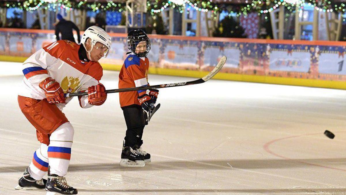 putin-hochei_02437900