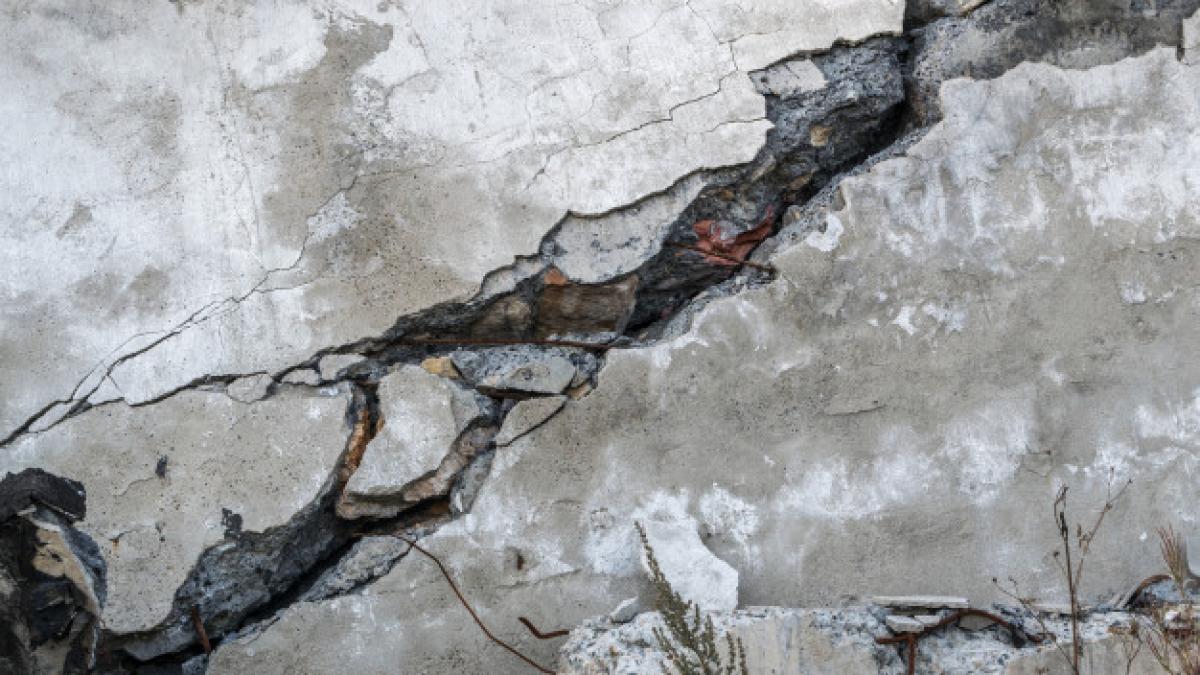 gray-wall-with-large-crack_162695-2010_04560800