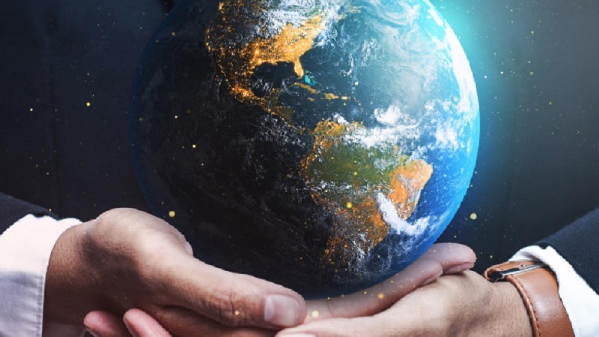 businessman-holding-earth_1379-3901_13002900