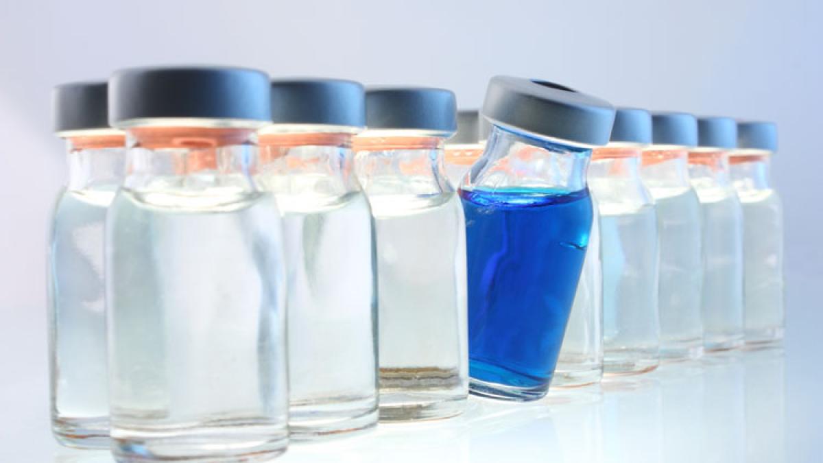 medicine-vials_35322400