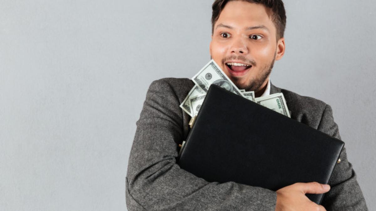 portrait-happy-businessman_171337-442_39048400