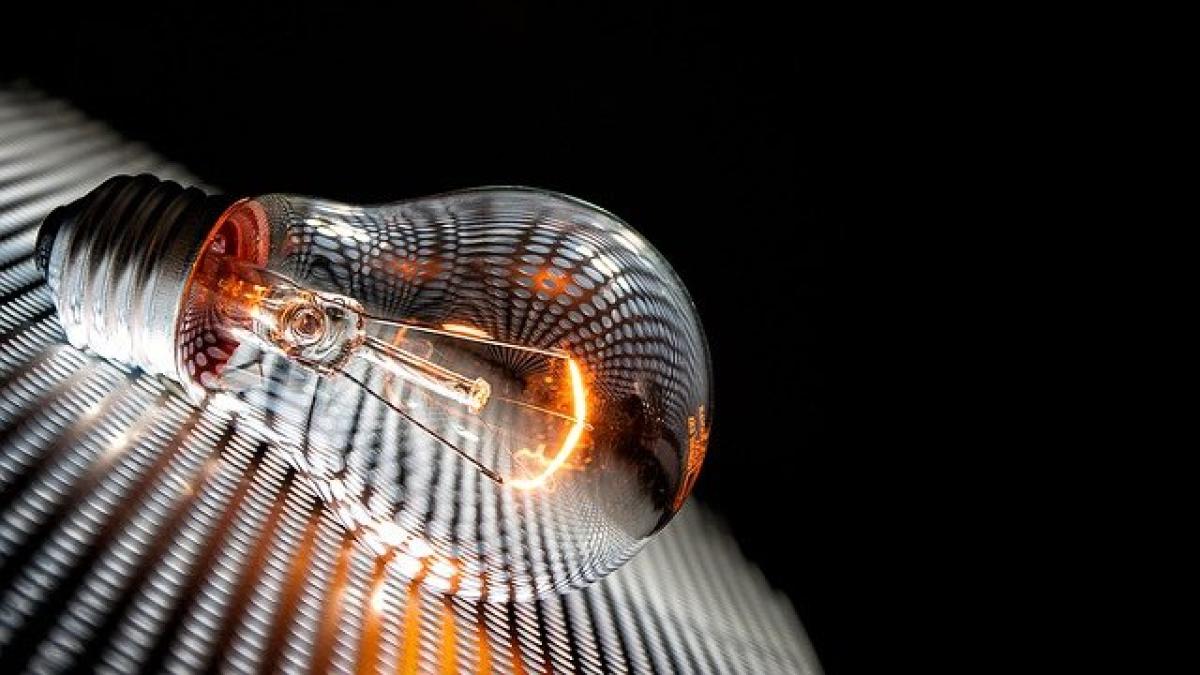 light-bulb-4297600_640_12635400