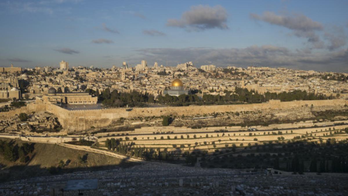 surrounding-wall-with-dome-rock-al-aqsa-mosque-old-city-jerusalem-israel_19485-23833_50357900