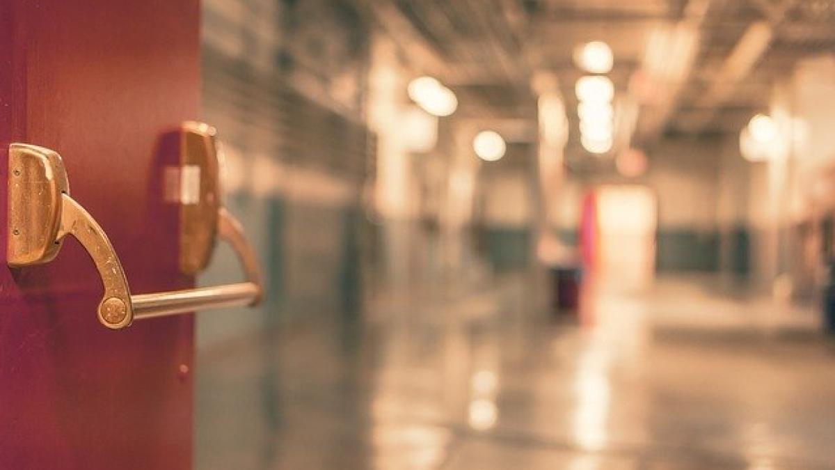 door-349807_640_83299000