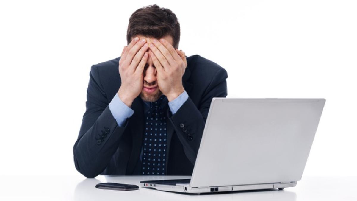 tired-businessman-work_329181-9135_21565400