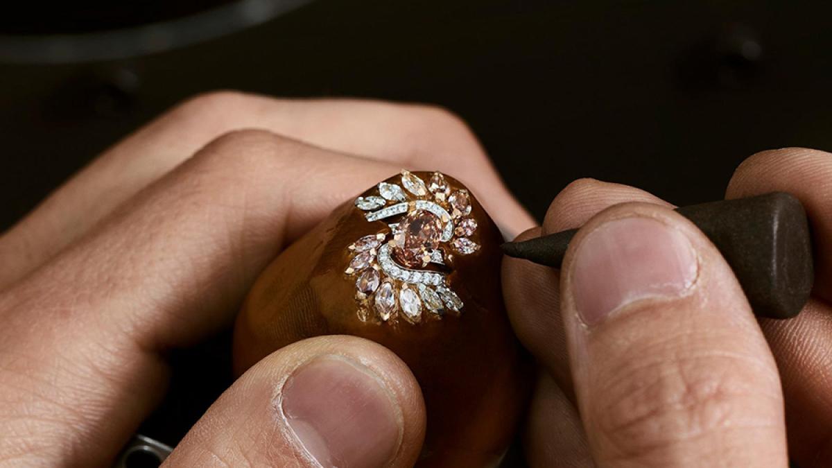 high-jewellery-craftsmanship-at-de-beers_92626800