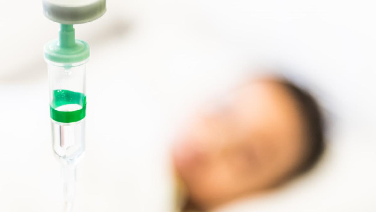 selective-focus-point-saline-iv-drip-patient_74190-383_26974500