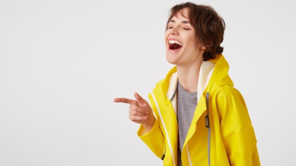 femeie-vesela_10234700