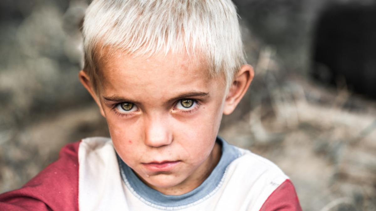 portrait-little-homeless-boy_169016-3722_92101400