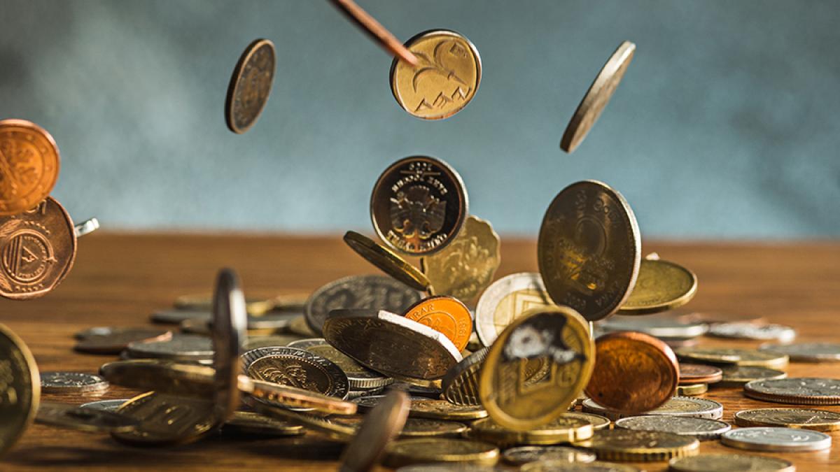 the-silver-and-golden-coins-and-falling-coins-on-wooden-wall_43117400