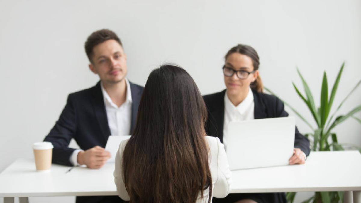 headhunters_interviewing_female_job_candidate_1163_4674_13352300