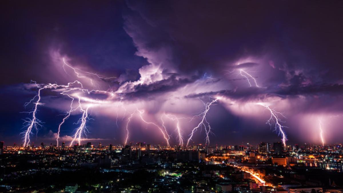 lightning-storm-city-purple-light_109643-117_67664300