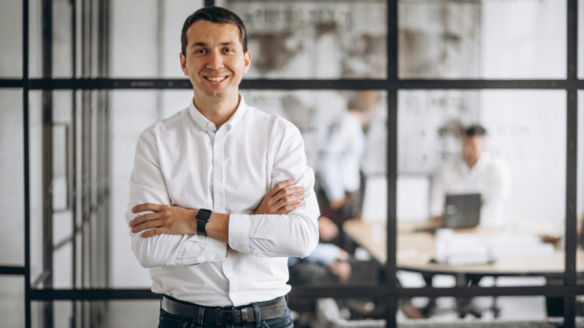 business-man-owner-company-office_1303-15851_40914900