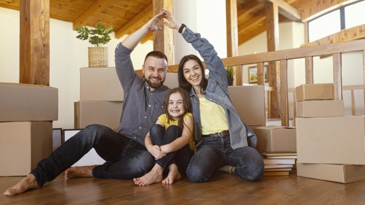 full-shot-smiley-parents-kid_23-2148884729_92027900