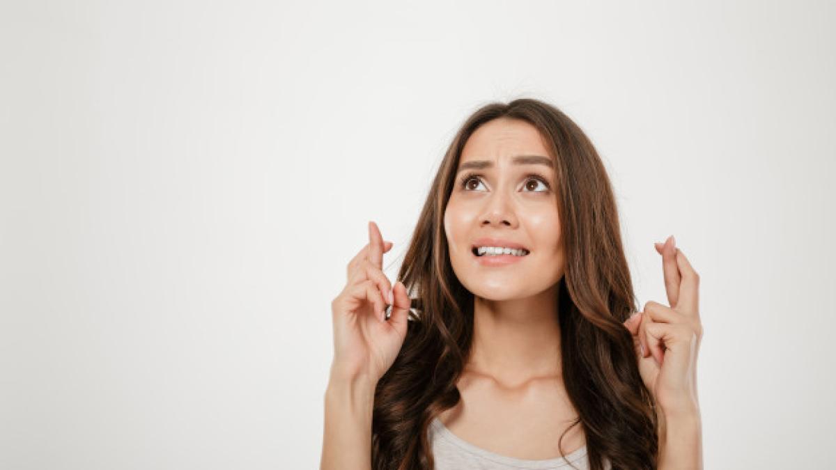 portrait_praying_young_woman_wearing_casual_begging_god_please_looking_up_with_keeping_fingers_crossed_isolated_white_171337_1030_07687200