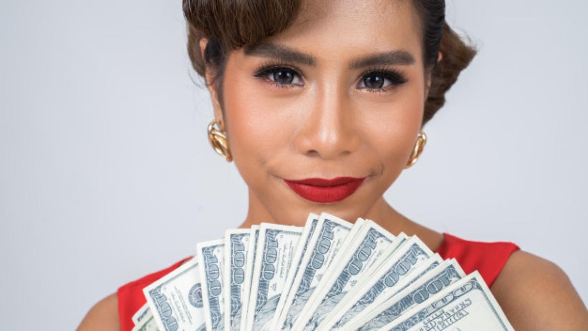 happy-fashion-beautiful-woman-hand-holding-dollar-money_1150-14171_46371600