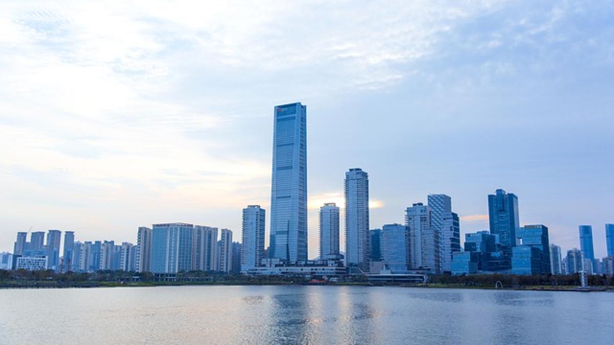 Panică la Shenzhen. Se clatină zgârie-norii în China VIDEO