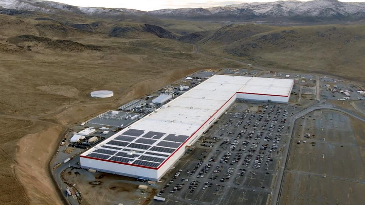 tesla_gigafactory_1_-_december_2019_resize_88730400