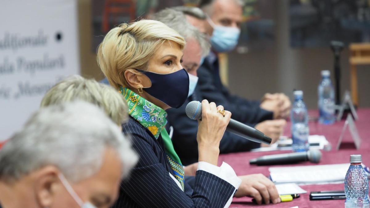 raluca-turcan_38814000