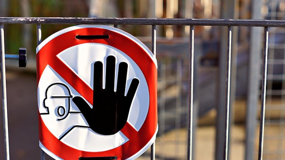 stop-6076896_640_16031400