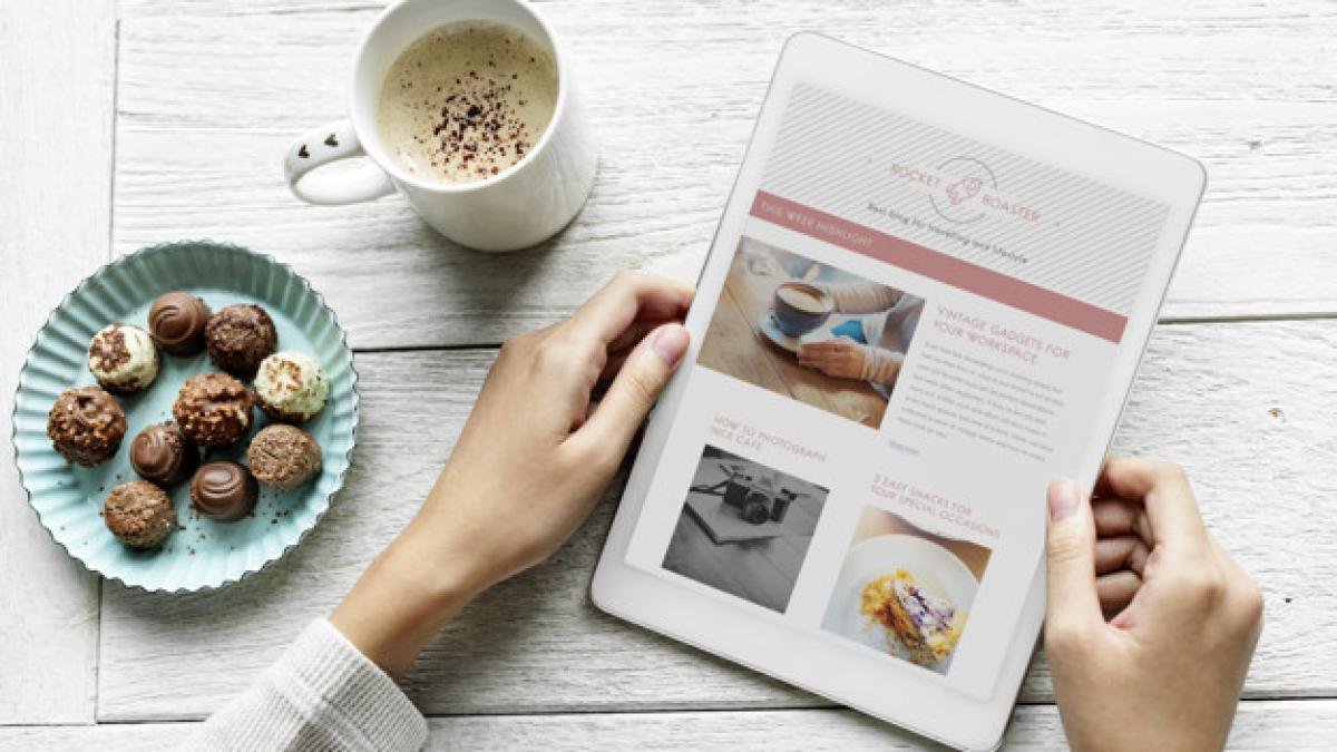 aerial-view-woman-using-digital-tablet-snacks_53876-11992_45684100