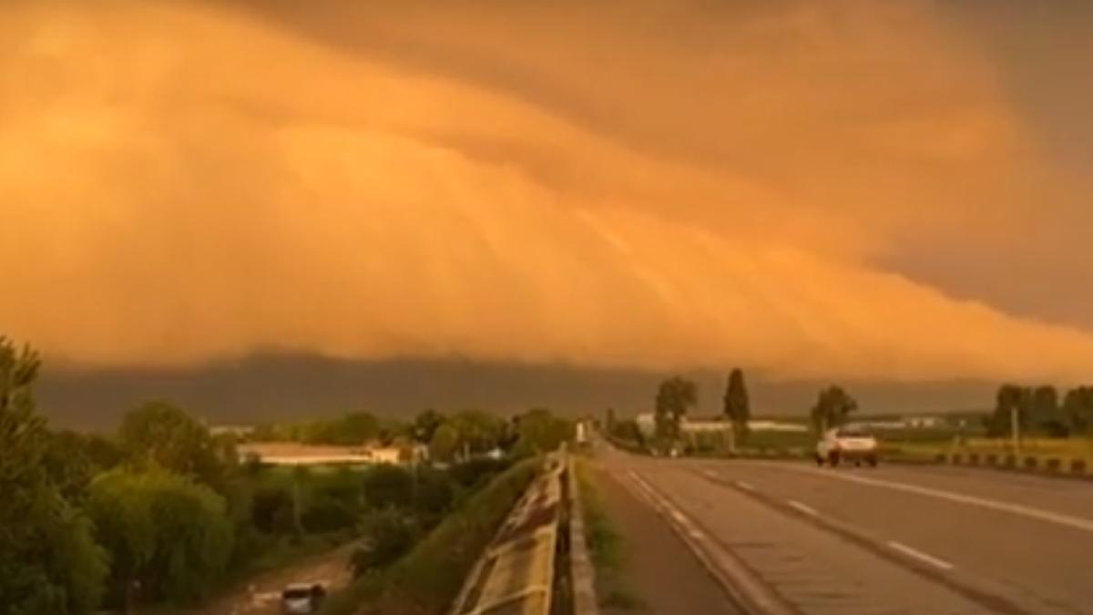 Fenomen meteo spectaculos în Buzău (VIDEO)