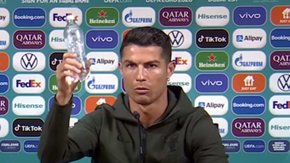 Un gest al lui Ronaldo a costat 4 miliarde de dolari VIDEO