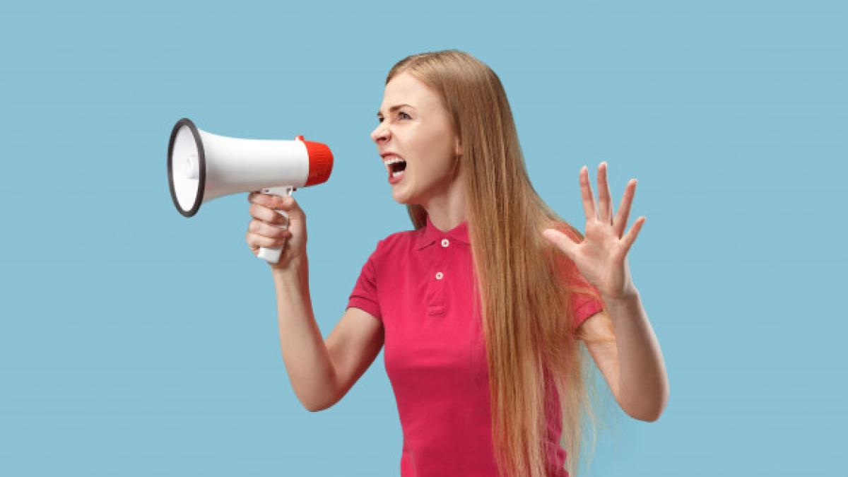 woman_making_announcement_with_megaphone_155003_11661_11032500