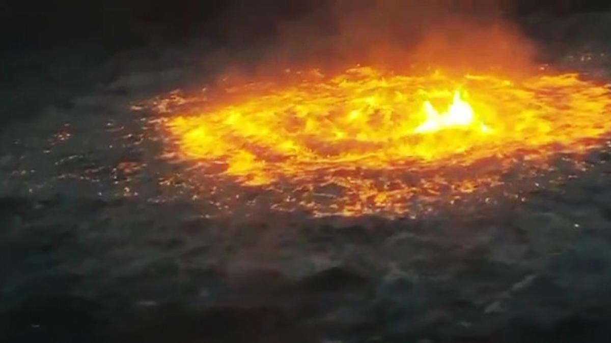 Un "ochi de foc" a ars pe suprafața oceanului timp de 5 ore VIDEO