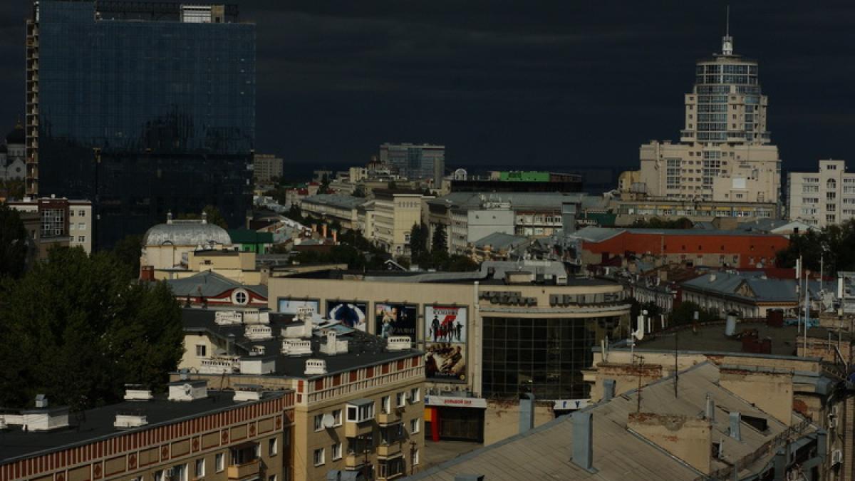 city_behind_storm_218052667_resize_48713200