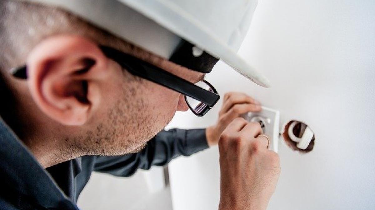 electrician-1080554_640_08459000
