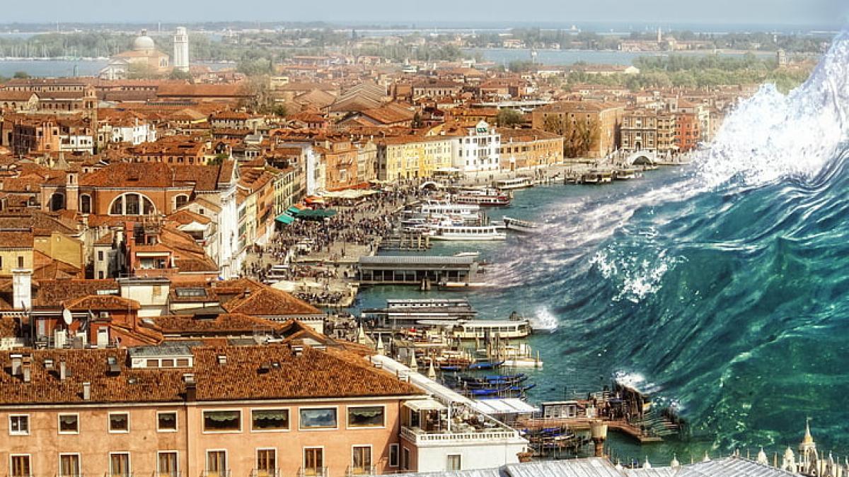 sci-fi-apocalyptic-tsunami-venice-wallpaper-preview_30643900