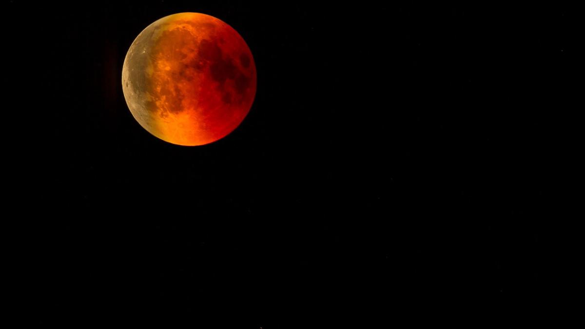blood-moon-3572336_1280_44273400
