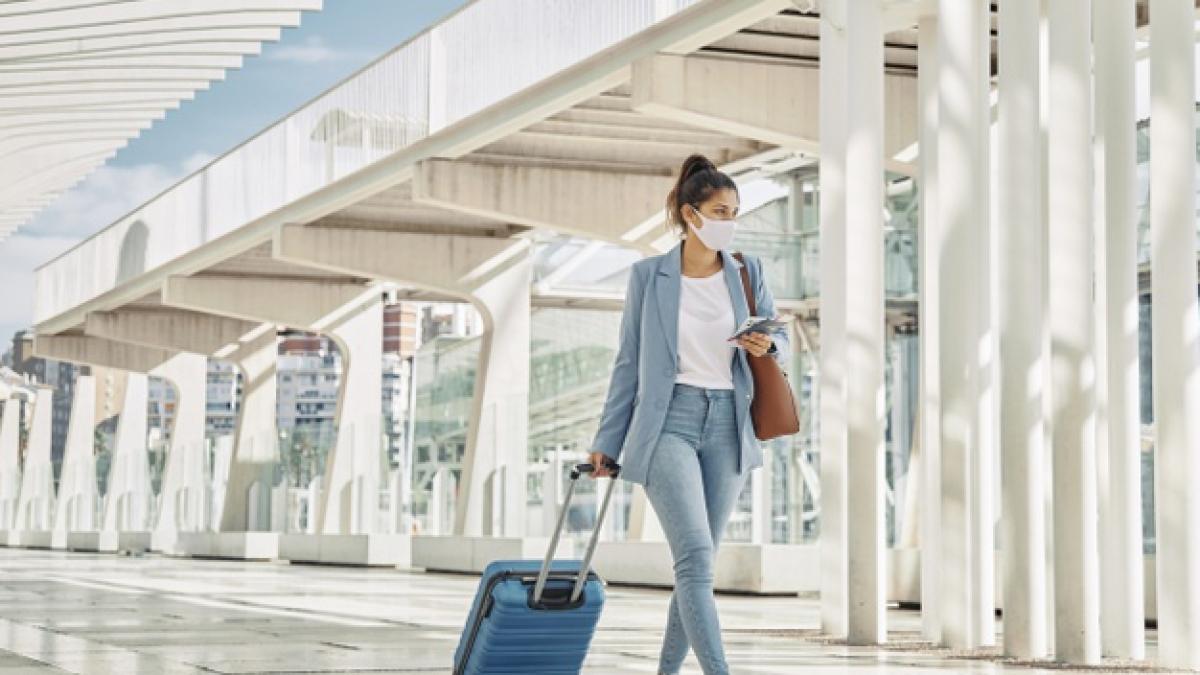 femeie-aeroport_77757800