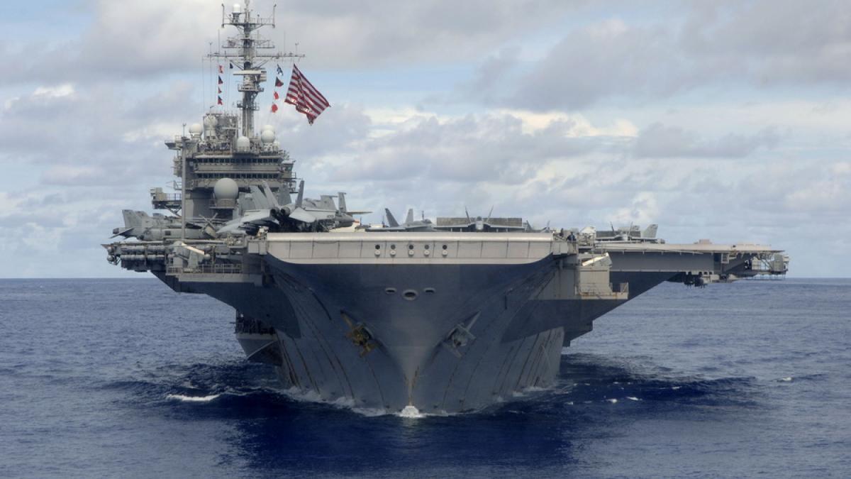 uss_kitty_hawk_cv_63_bow_2007_resize_28127600